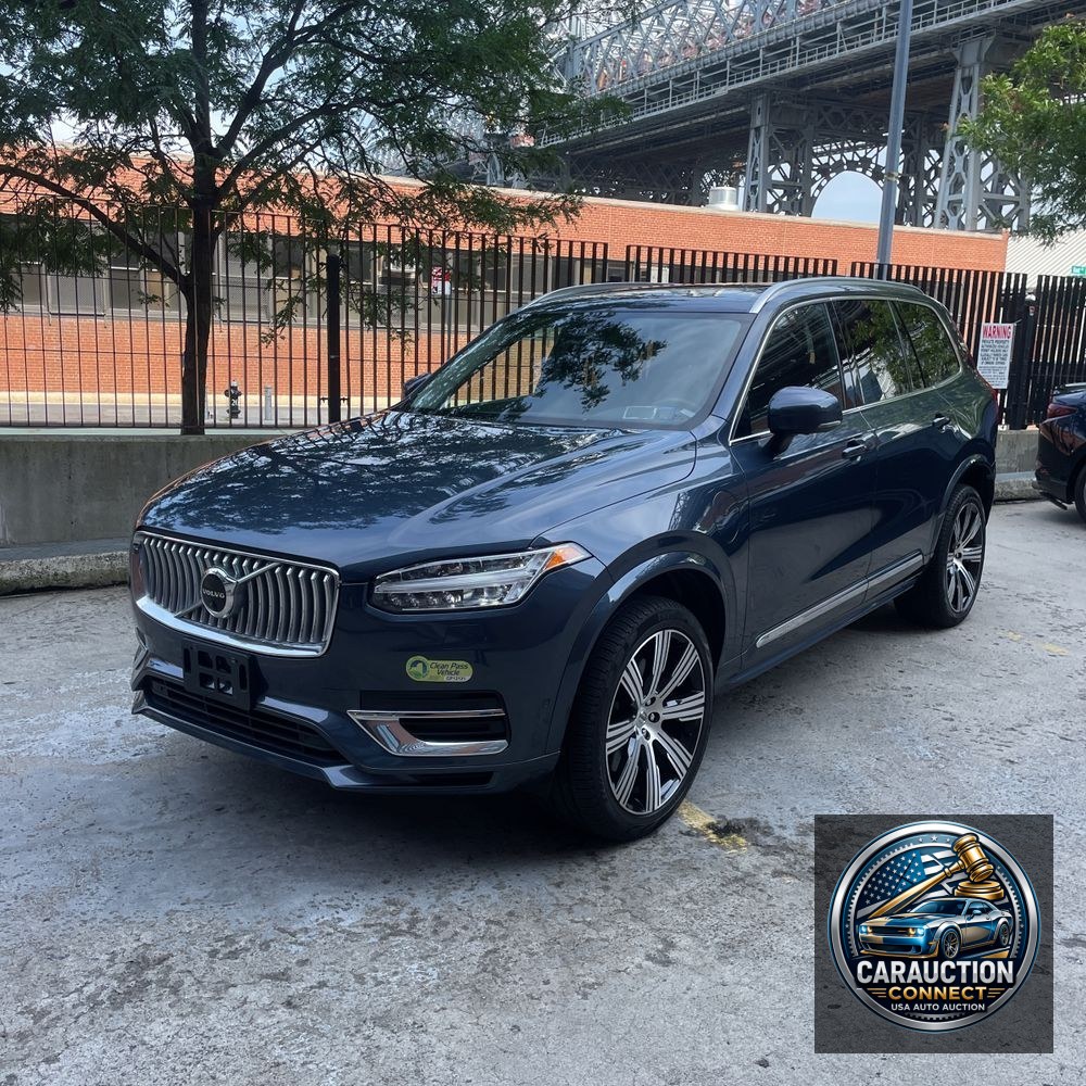 2023 Volvo XC90 T8 - Plus