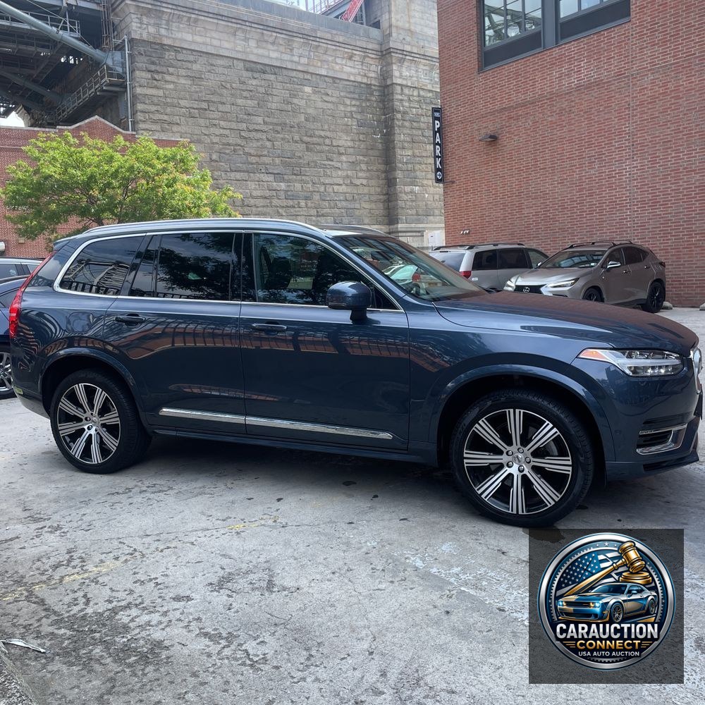 2023 Volvo XC90 T8 - Plus