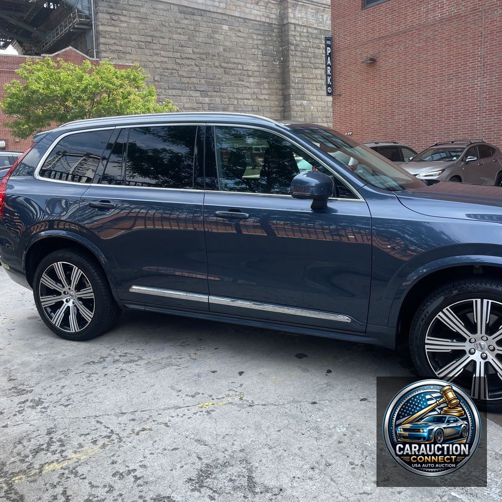 2023 Volvo XC90 T8 - Plus