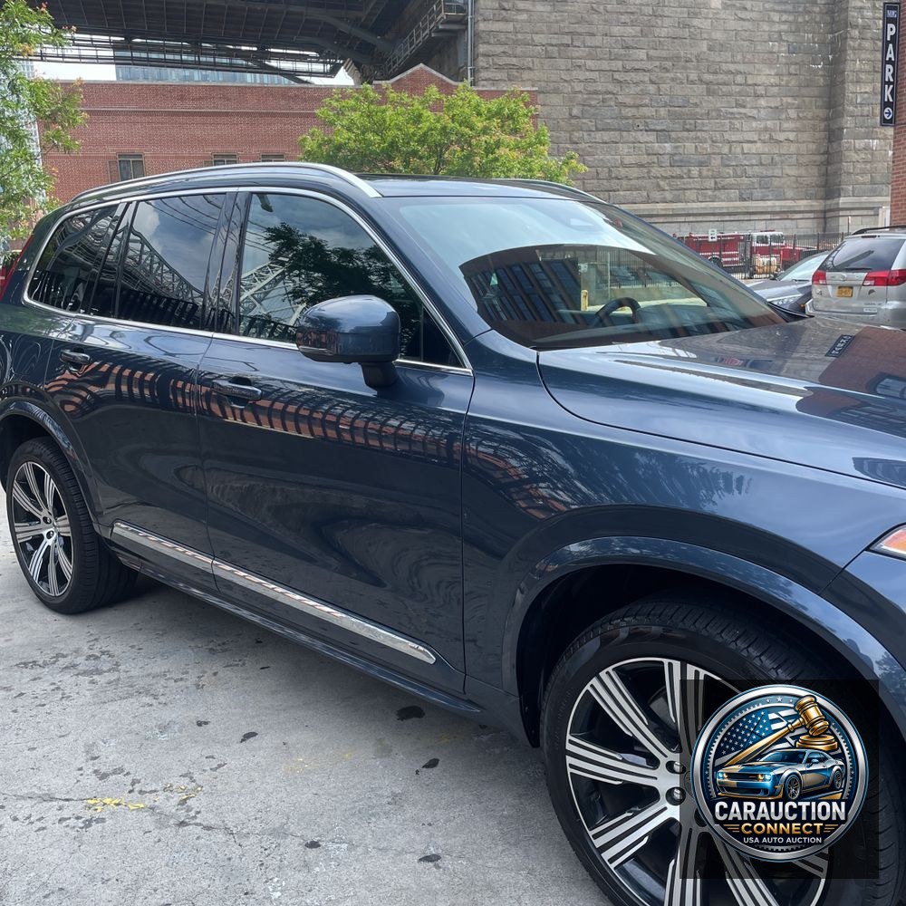 2023 Volvo XC90 T8 - Plus