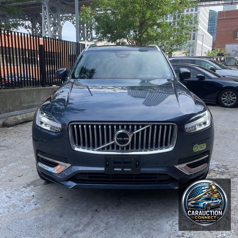 2023 Volvo XC90 T8 - Plus
