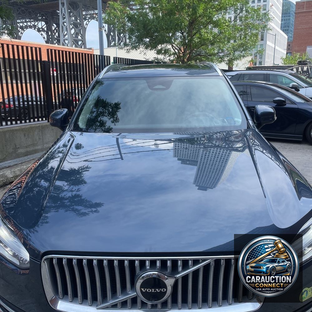 2023 Volvo XC90 T8 - Plus
