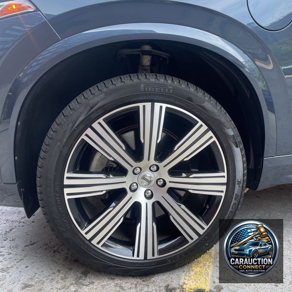 2023 Volvo XC90 T8 - Plus