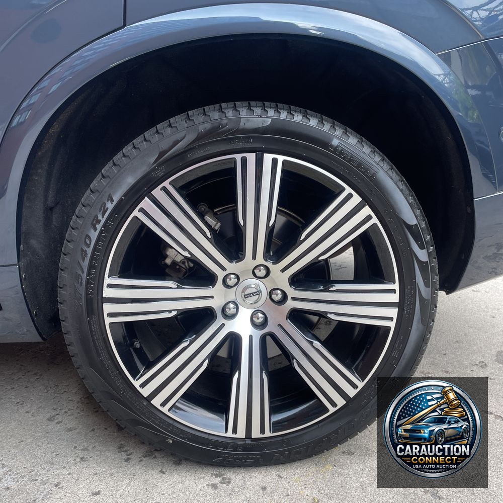 2023 Volvo XC90 T8 - Plus