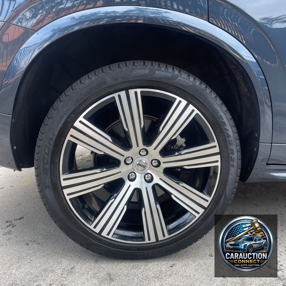 2023 Volvo XC90 T8 - Plus