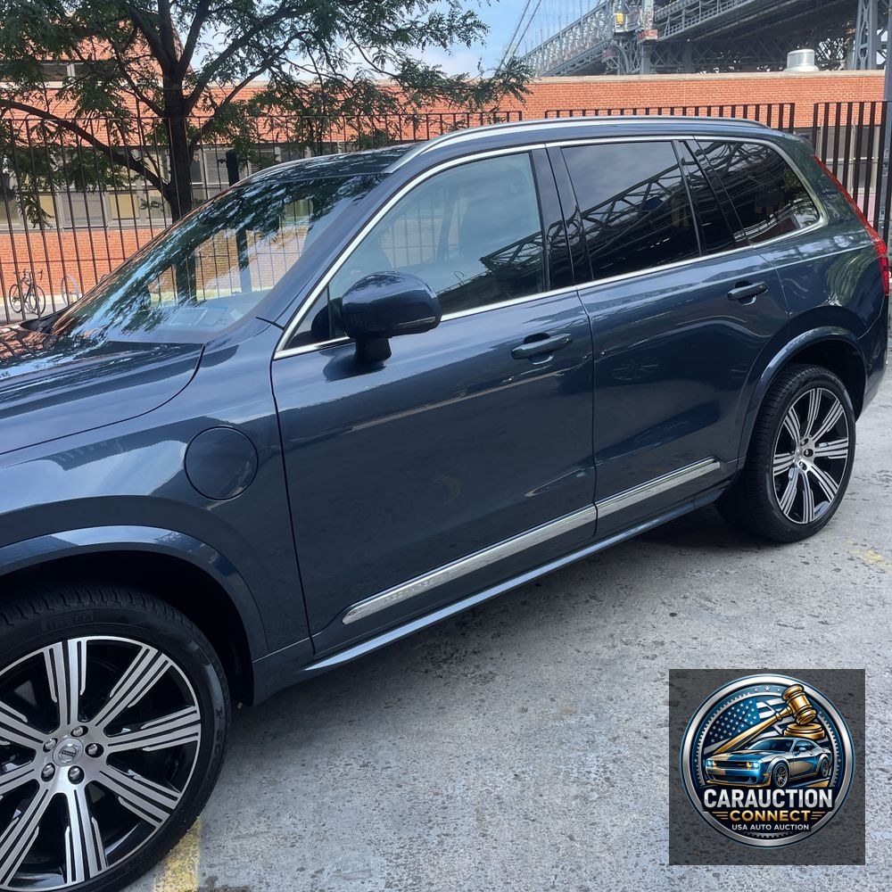 2023 Volvo XC90 T8 - Plus