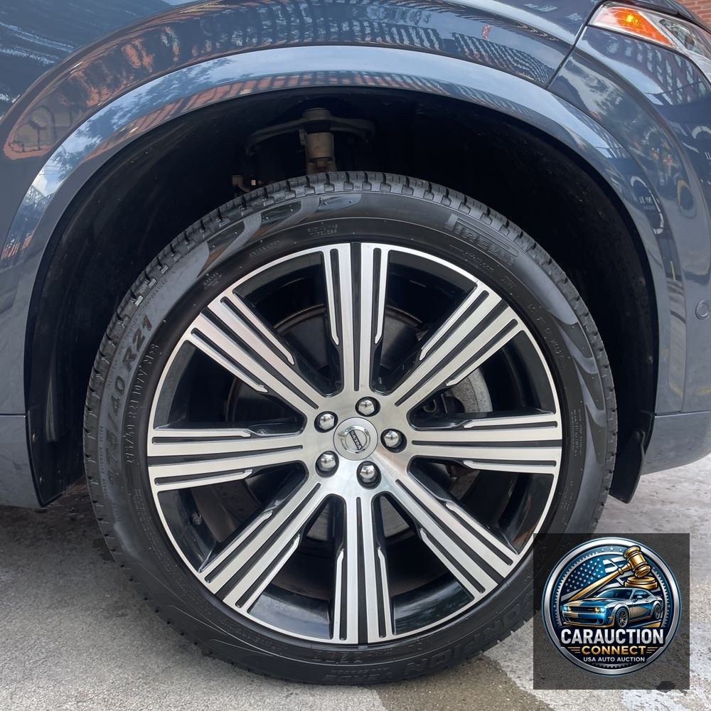 2023 Volvo XC90 T8 - Plus