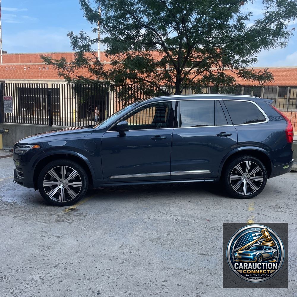 2023 Volvo XC90 T8 - Plus