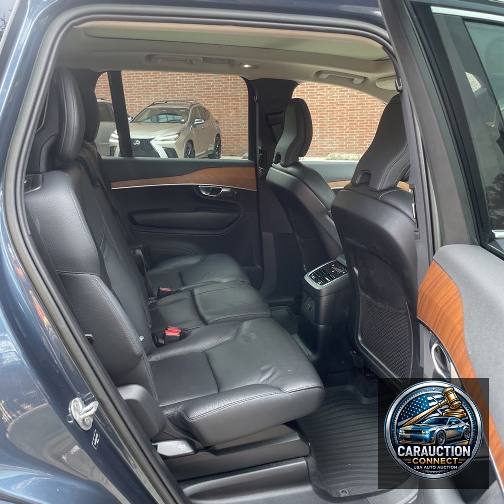 2023 Volvo XC90 T8 - Plus