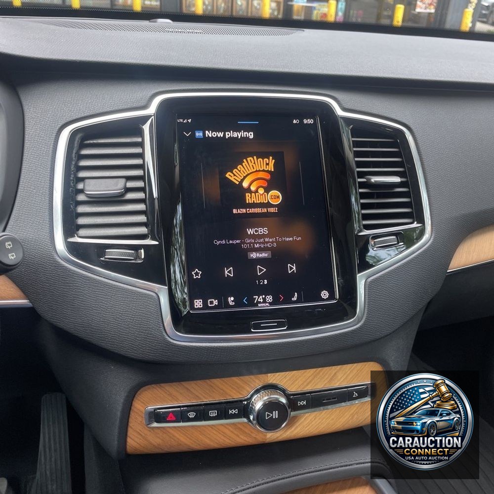 2023 Volvo XC90 T8 - Plus