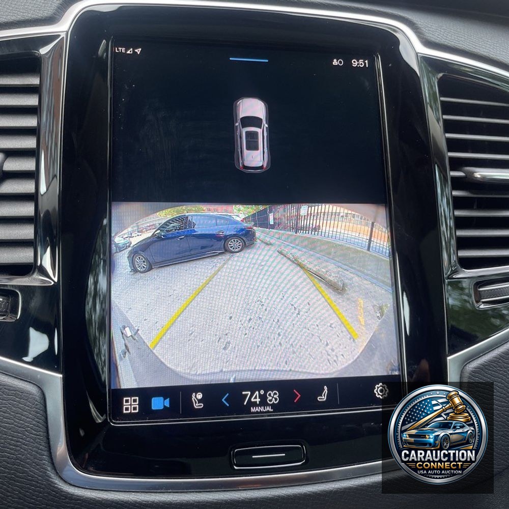 2023 Volvo XC90 T8 - Plus