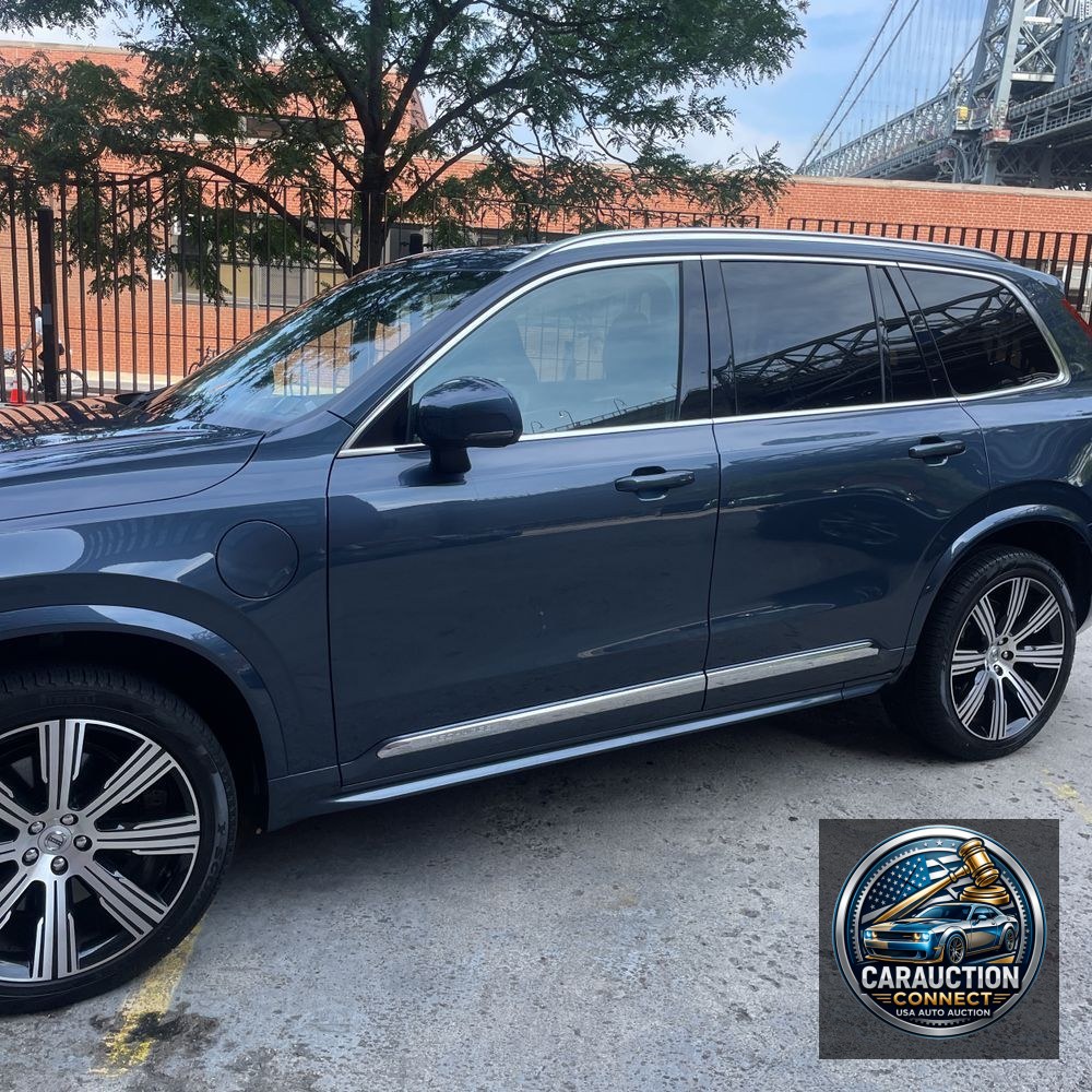 2023 Volvo XC90 T8 - Plus