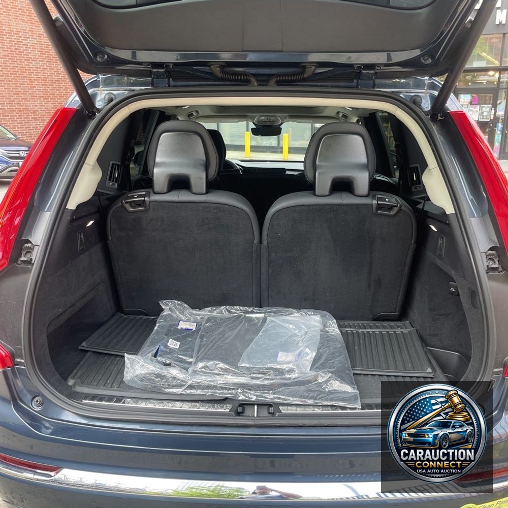 2023 Volvo XC90 T8 - Plus