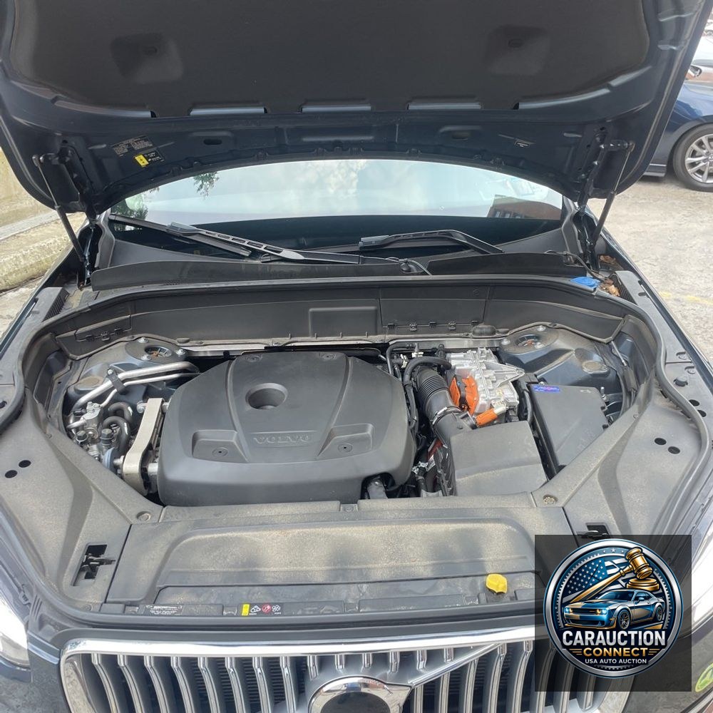 2023 Volvo XC90 T8 - Plus