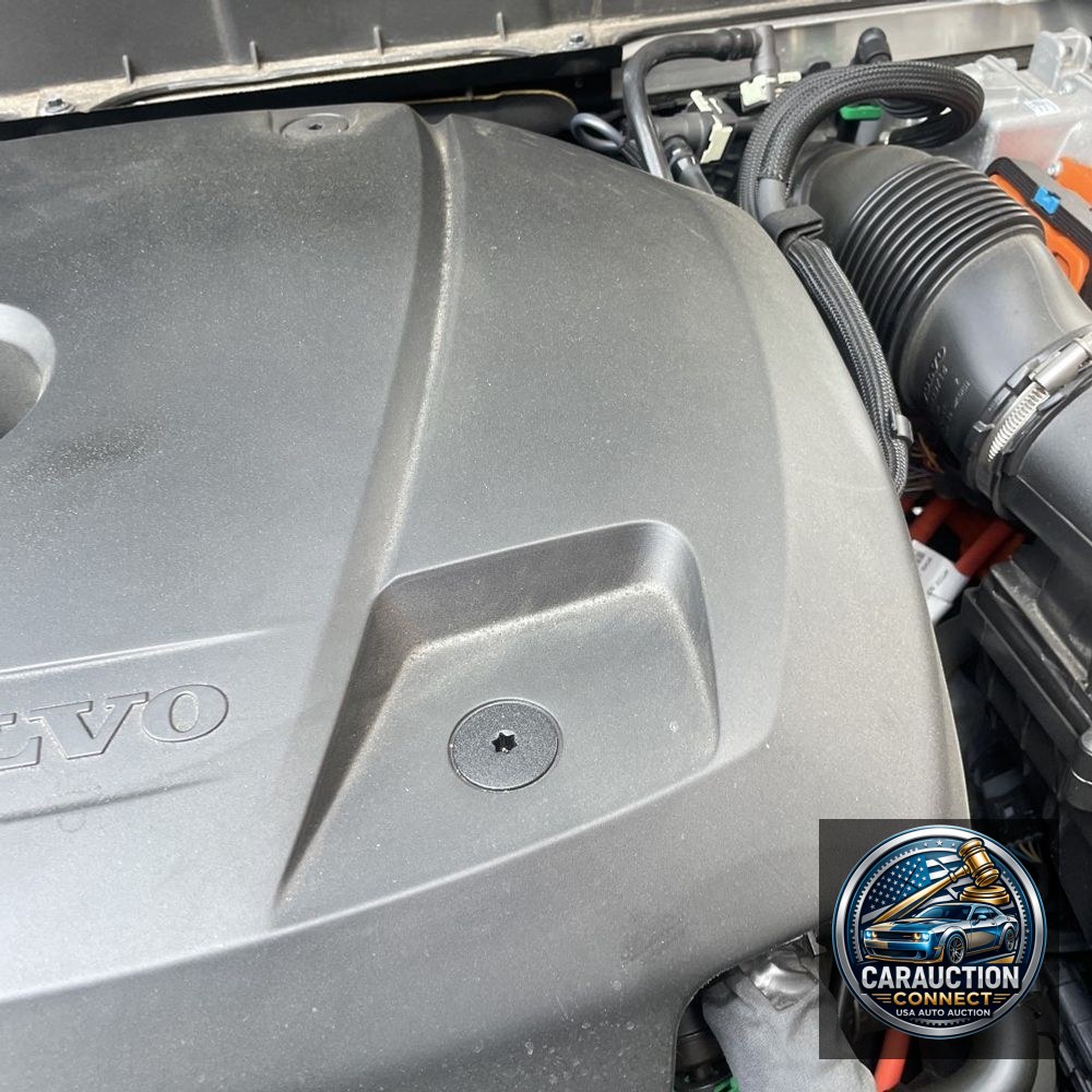 2023 Volvo XC90 T8 - Plus