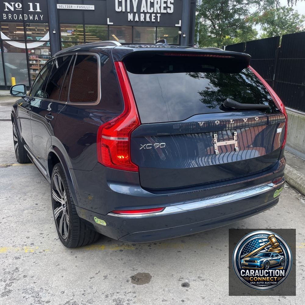 2023 Volvo XC90 T8 - Plus