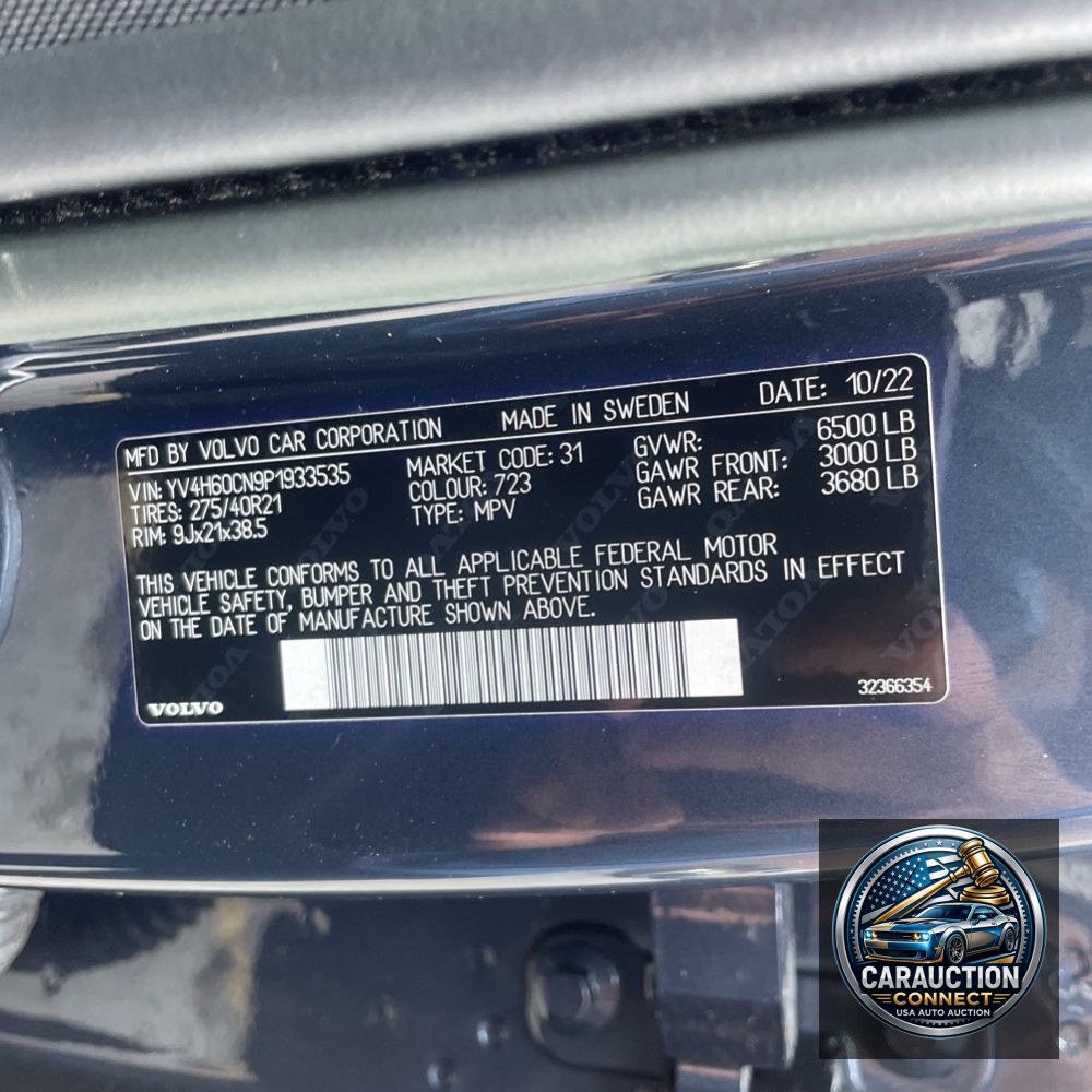 2023 Volvo XC90 T8 - Plus