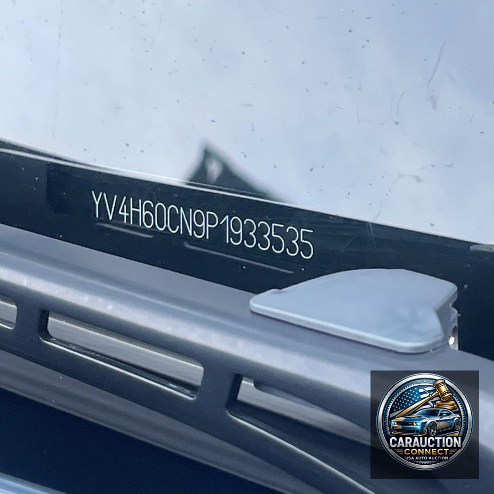 2023 Volvo XC90 T8 - Plus