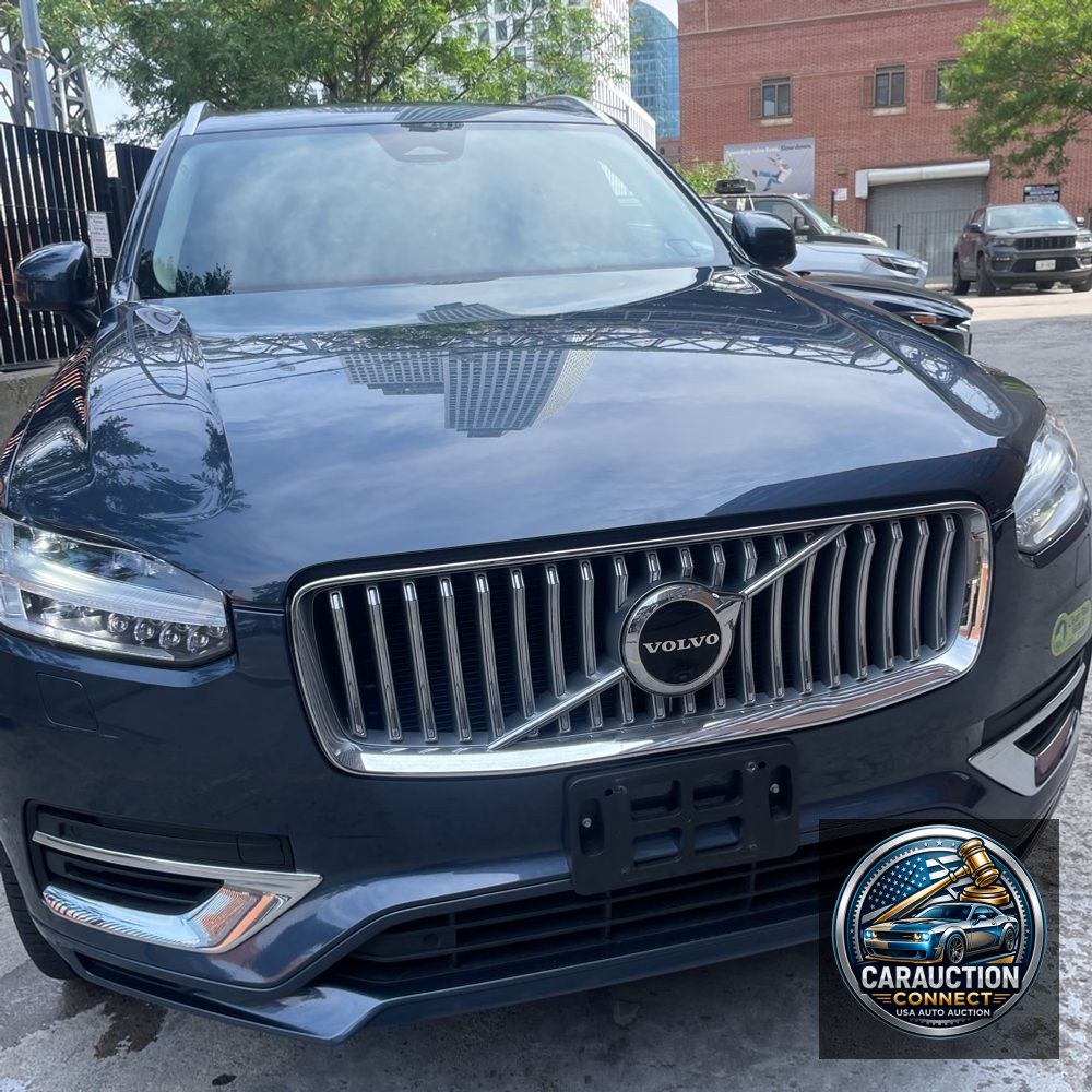 2023 Volvo XC90 T8 - Plus