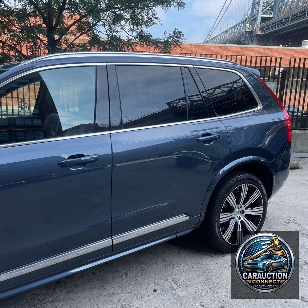 2023 Volvo XC90 T8 - Plus