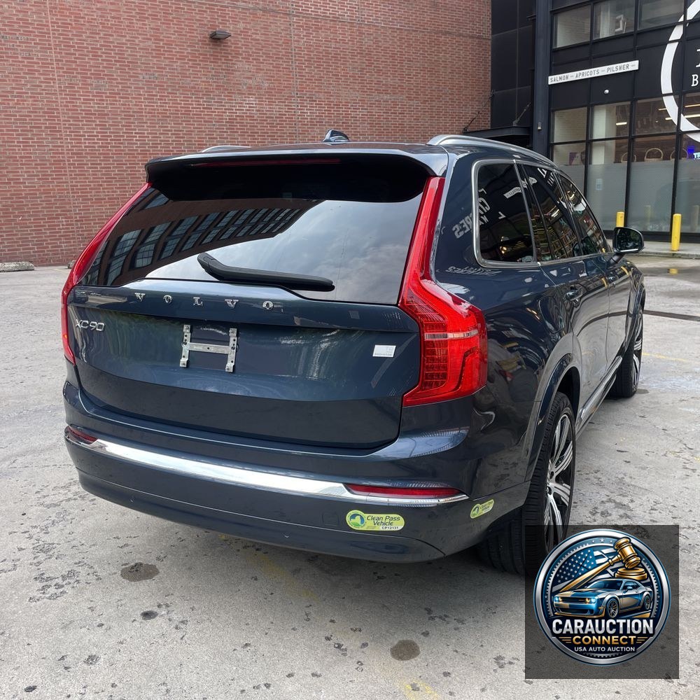 2023 Volvo XC90 T8 - Plus