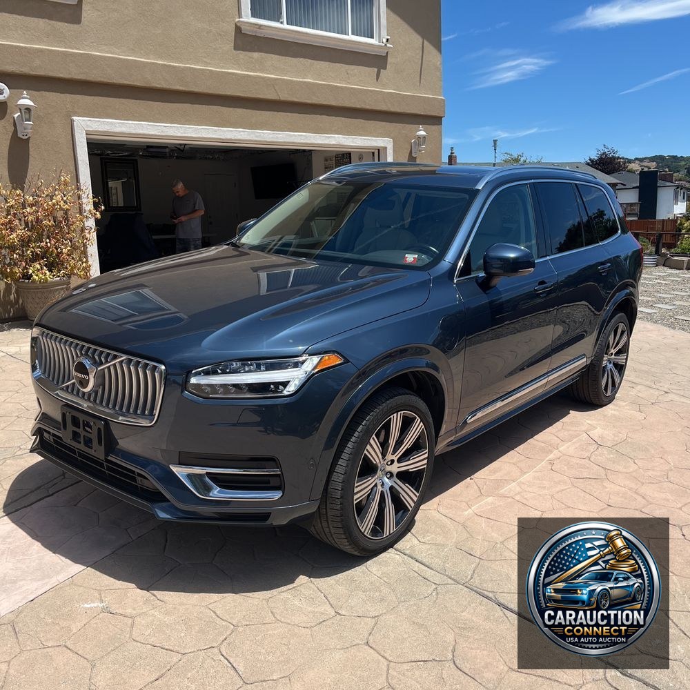 2023 Volvo XC90 T8 - Plus