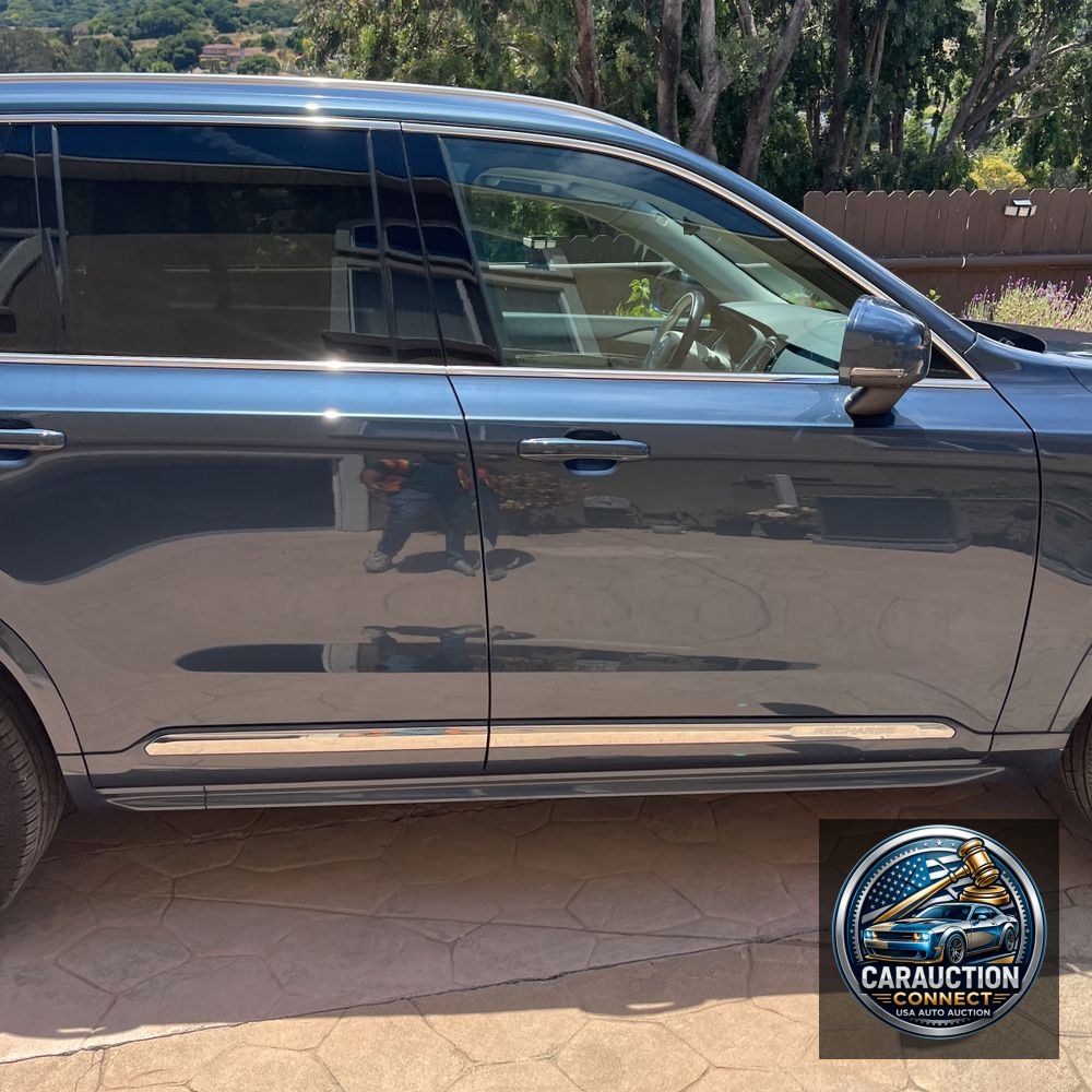 2023 Volvo XC90 T8 - Plus