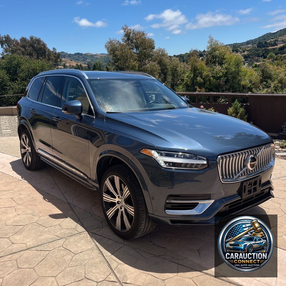 2023 Volvo XC90 T8 - Plus