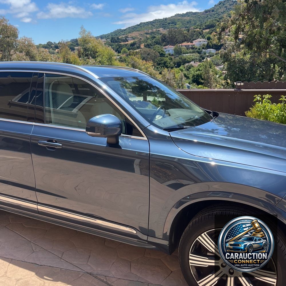 2023 Volvo XC90 T8 - Plus