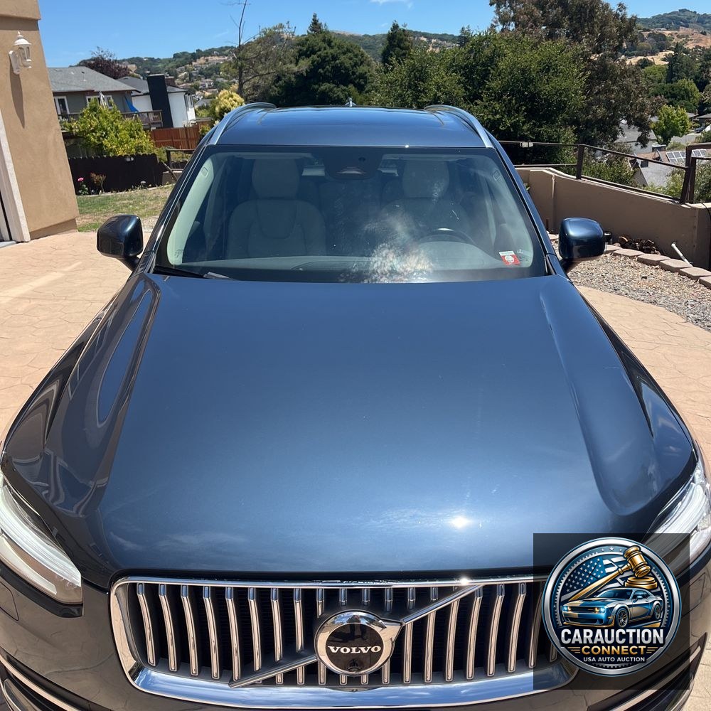 2023 Volvo XC90 T8 - Plus