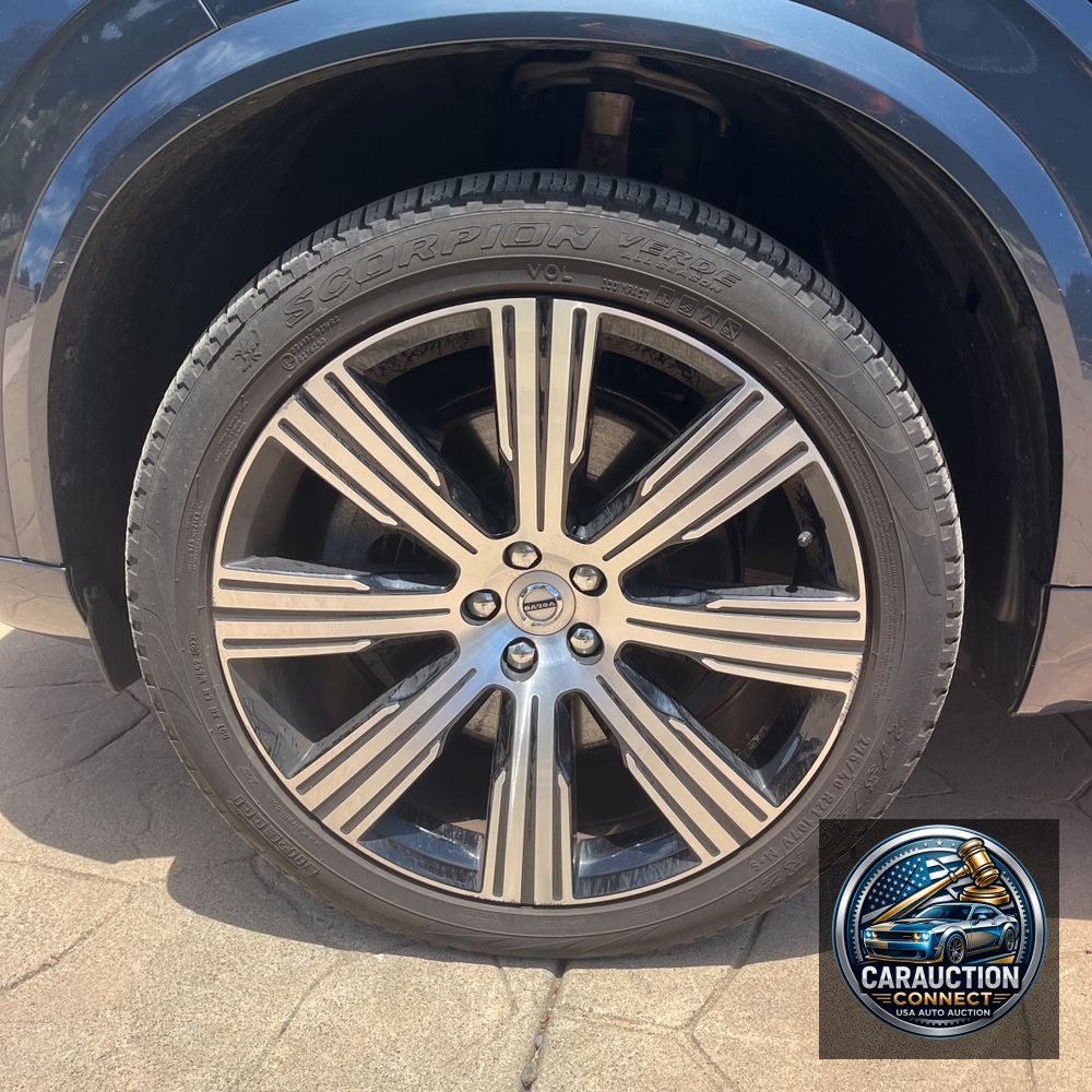 2023 Volvo XC90 T8 - Plus