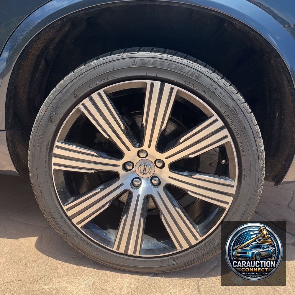 2023 Volvo XC90 T8 - Plus