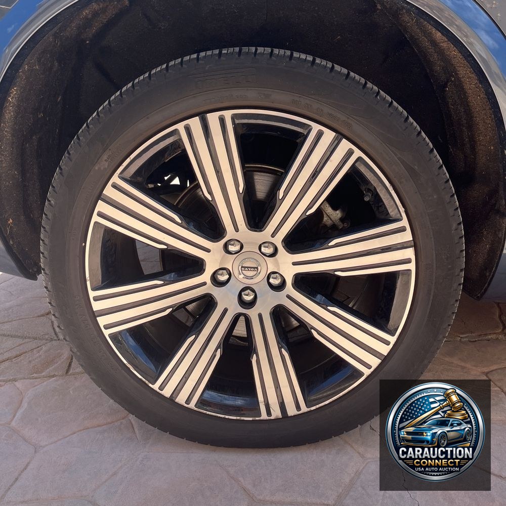 2023 Volvo XC90 T8 - Plus