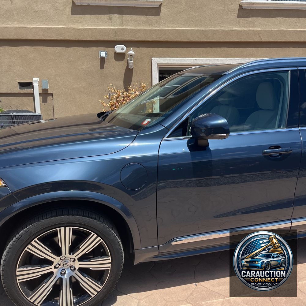 2023 Volvo XC90 T8 - Plus