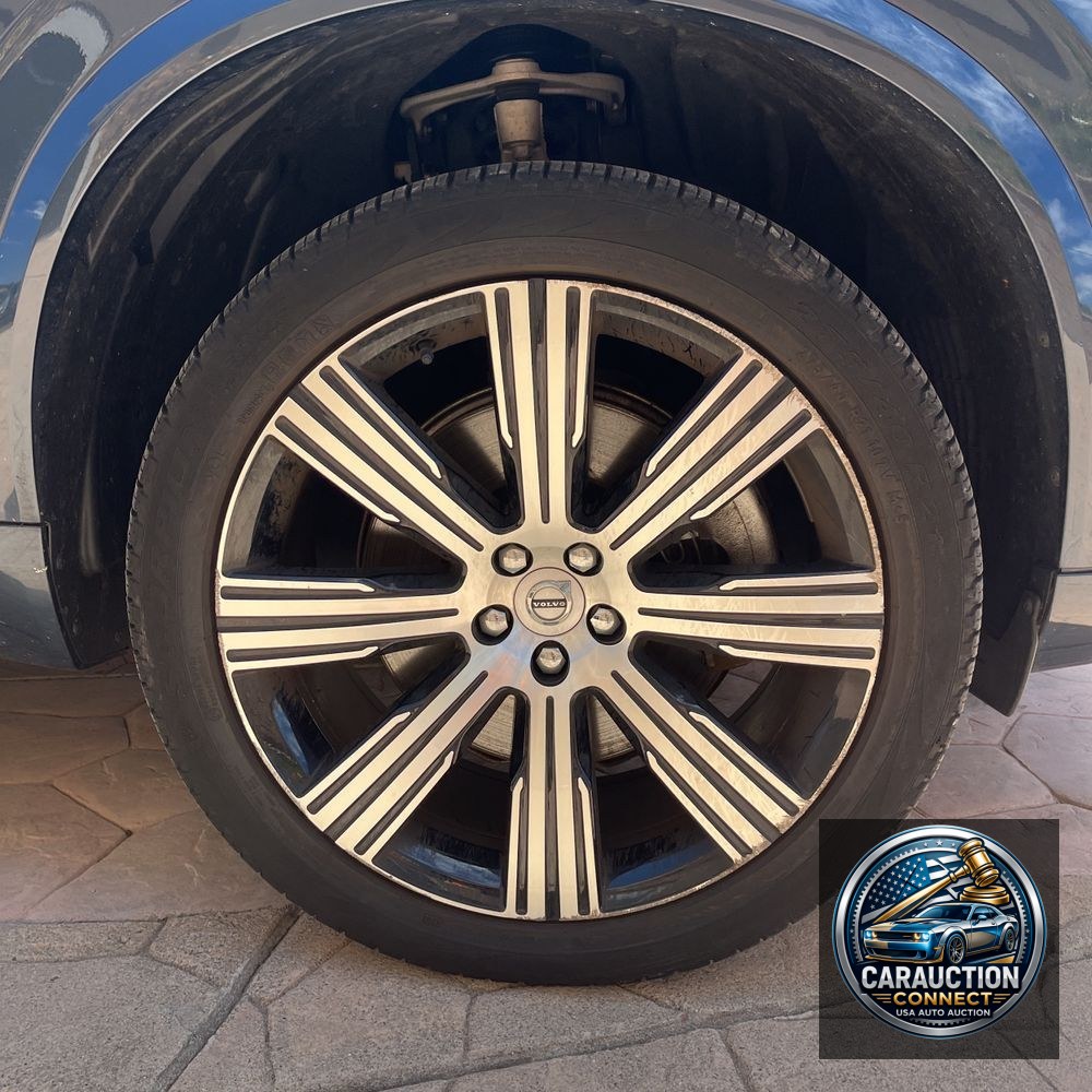 2023 Volvo XC90 T8 - Plus
