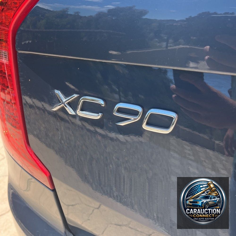 2023 Volvo XC90 T8 - Plus