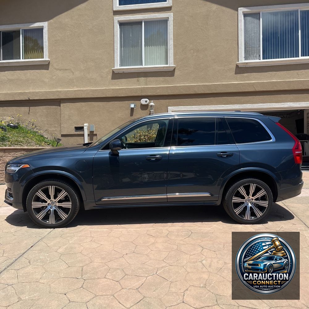 2023 Volvo XC90 T8 - Plus