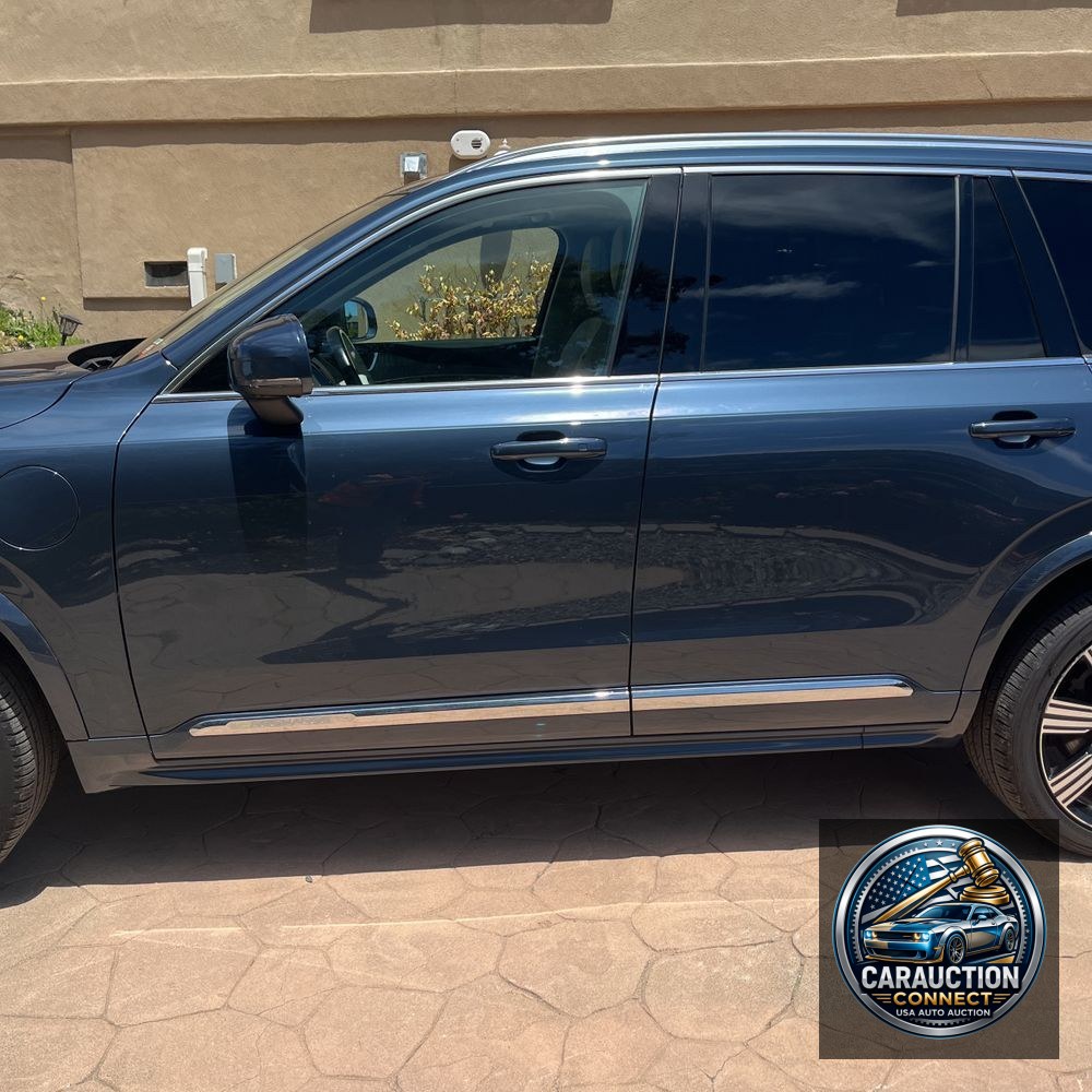 2023 Volvo XC90 T8 - Plus