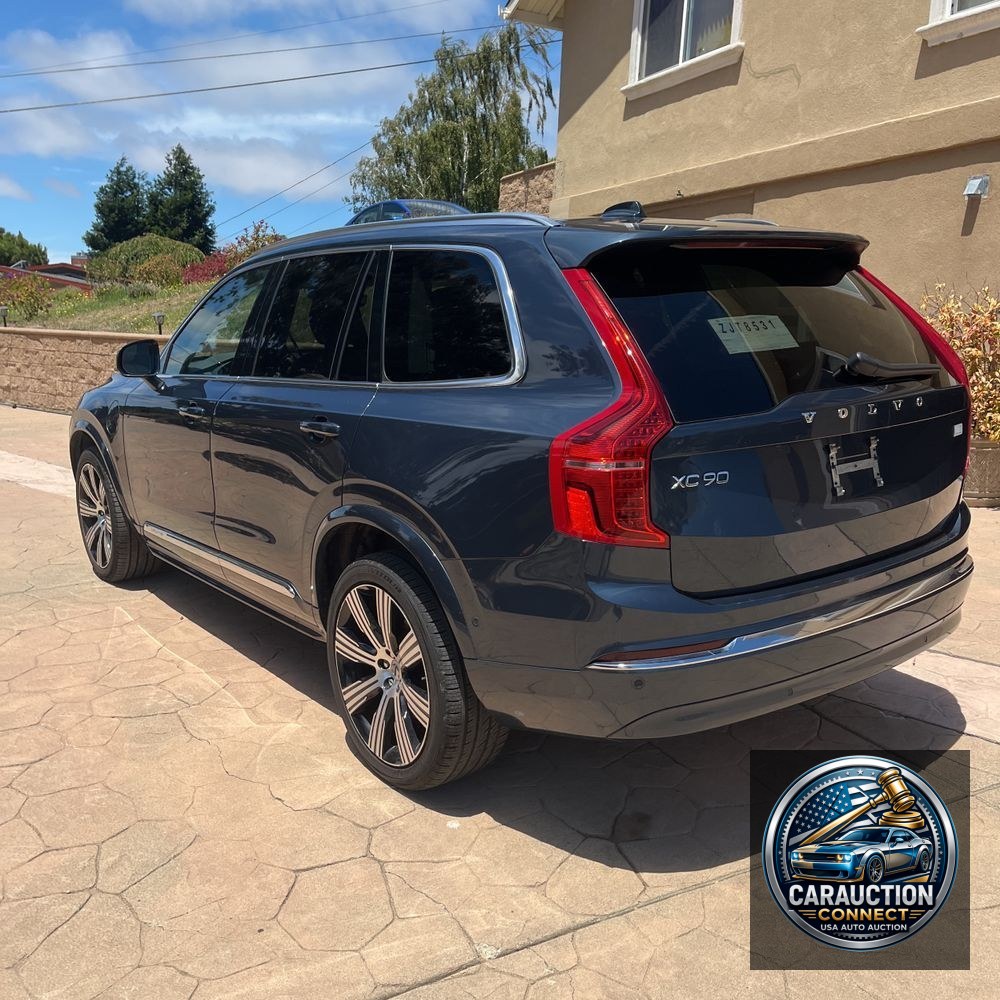 2023 Volvo XC90 T8 - Plus