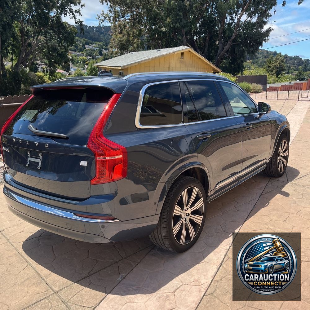 2023 Volvo XC90 T8 - Plus