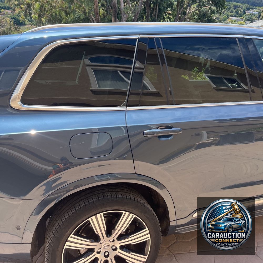 2023 Volvo XC90 T8 - Plus