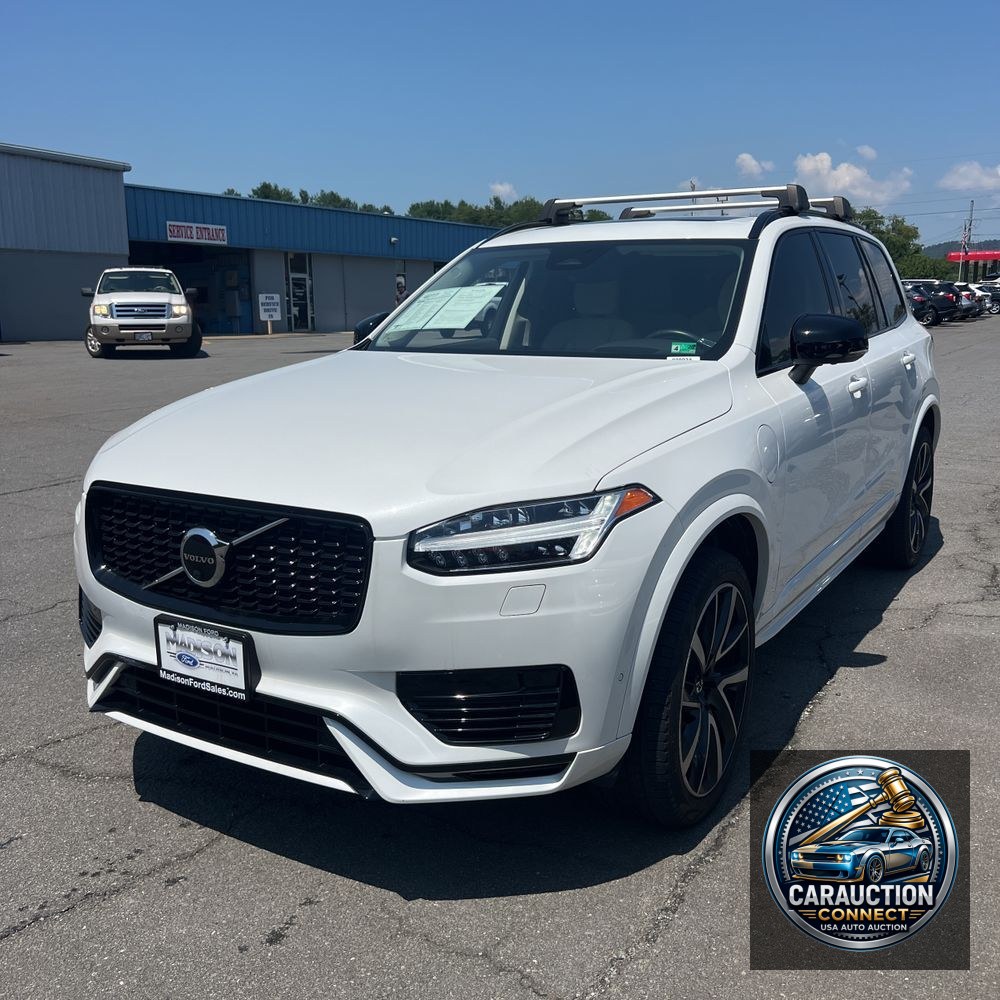 2023 Volvo XC90 T8 - Plus