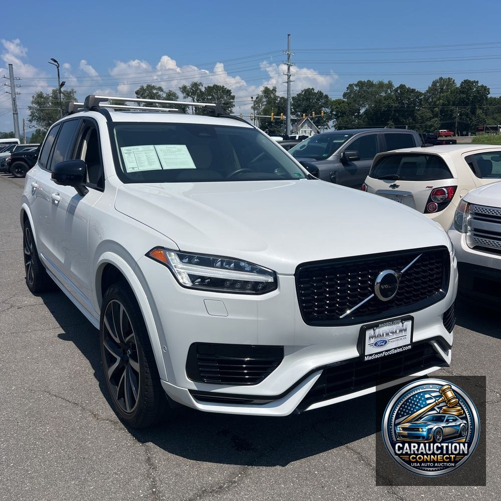 2023 Volvo XC90 T8 - Plus