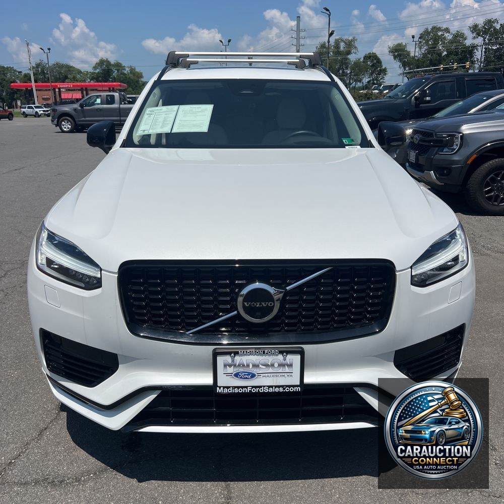 2023 Volvo XC90 T8 - Plus
