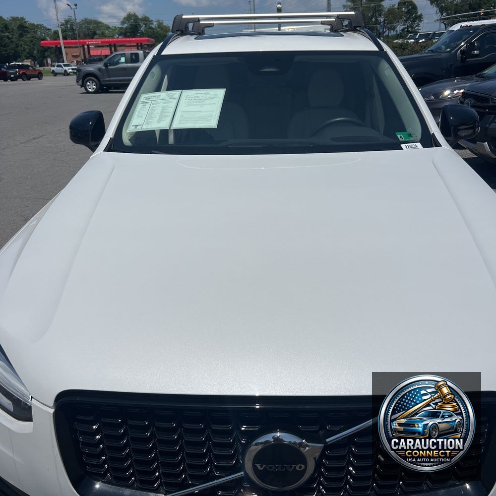 2023 Volvo XC90 T8 - Plus