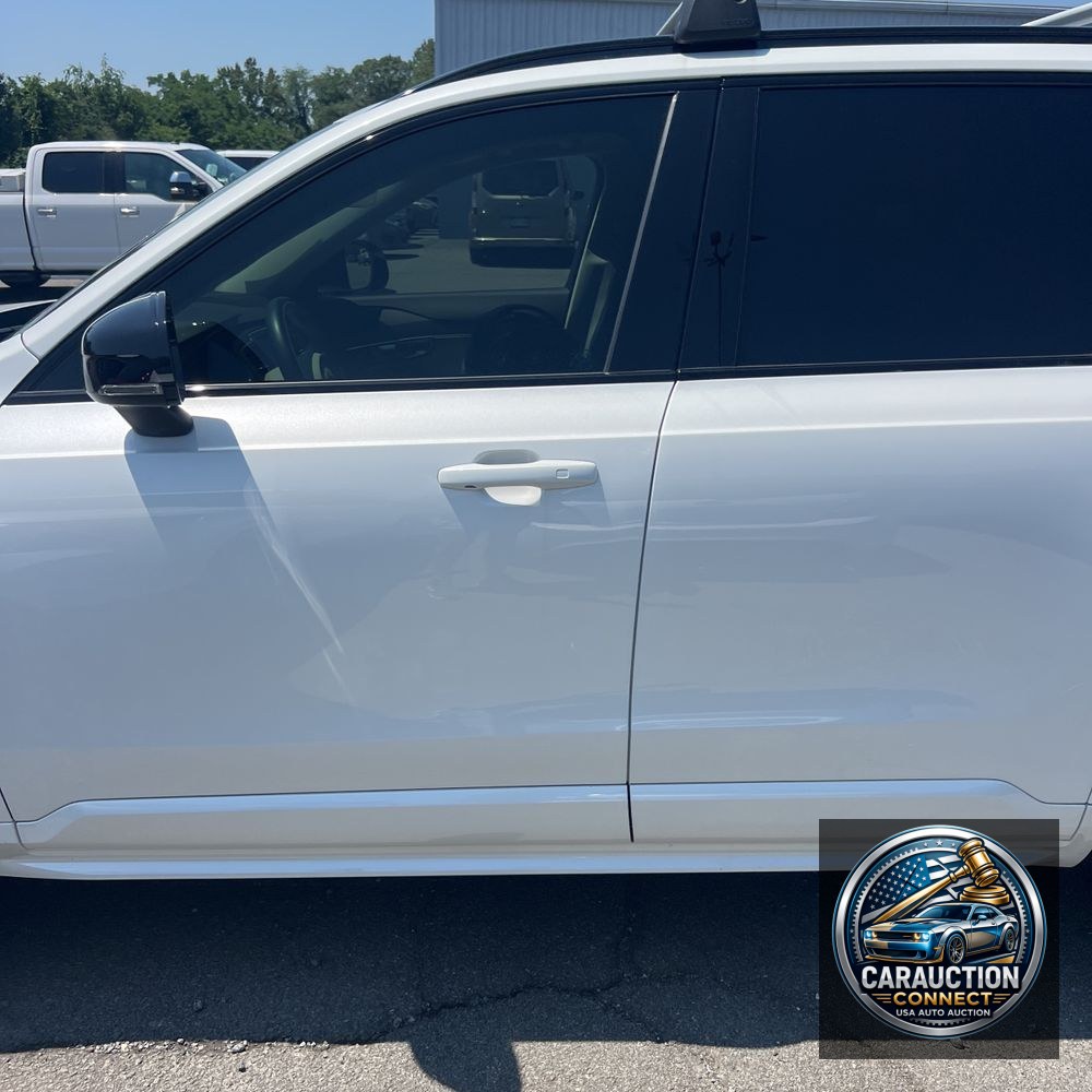 2023 Volvo XC90 T8 - Plus