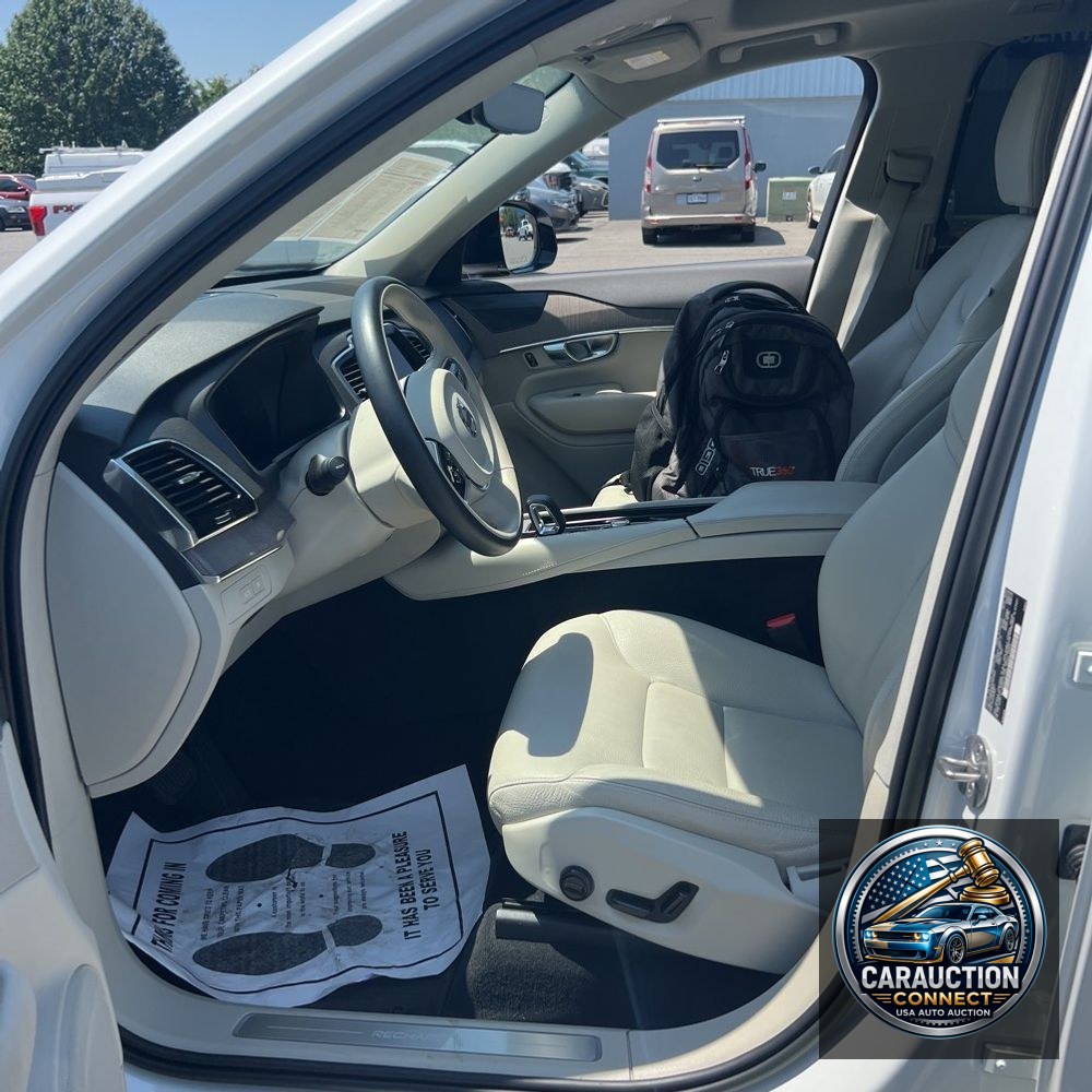 2023 Volvo XC90 T8 - Plus