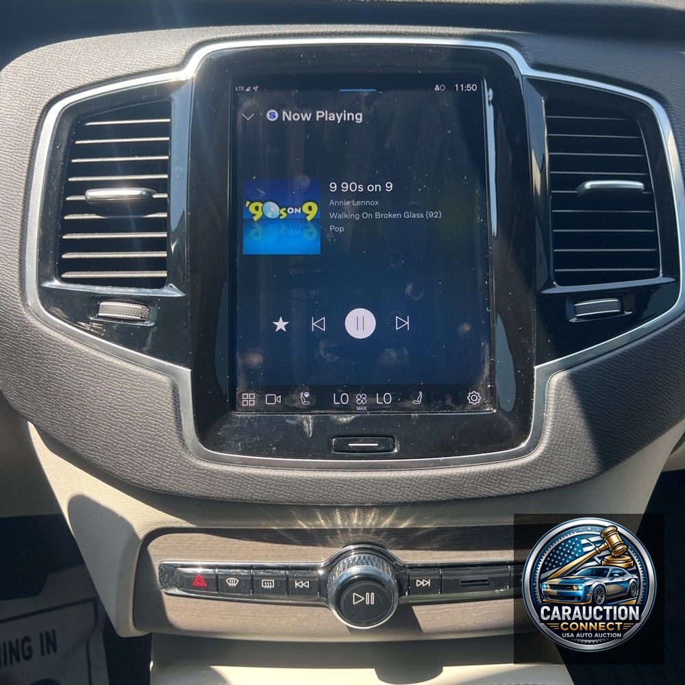 2023 Volvo XC90 T8 - Plus