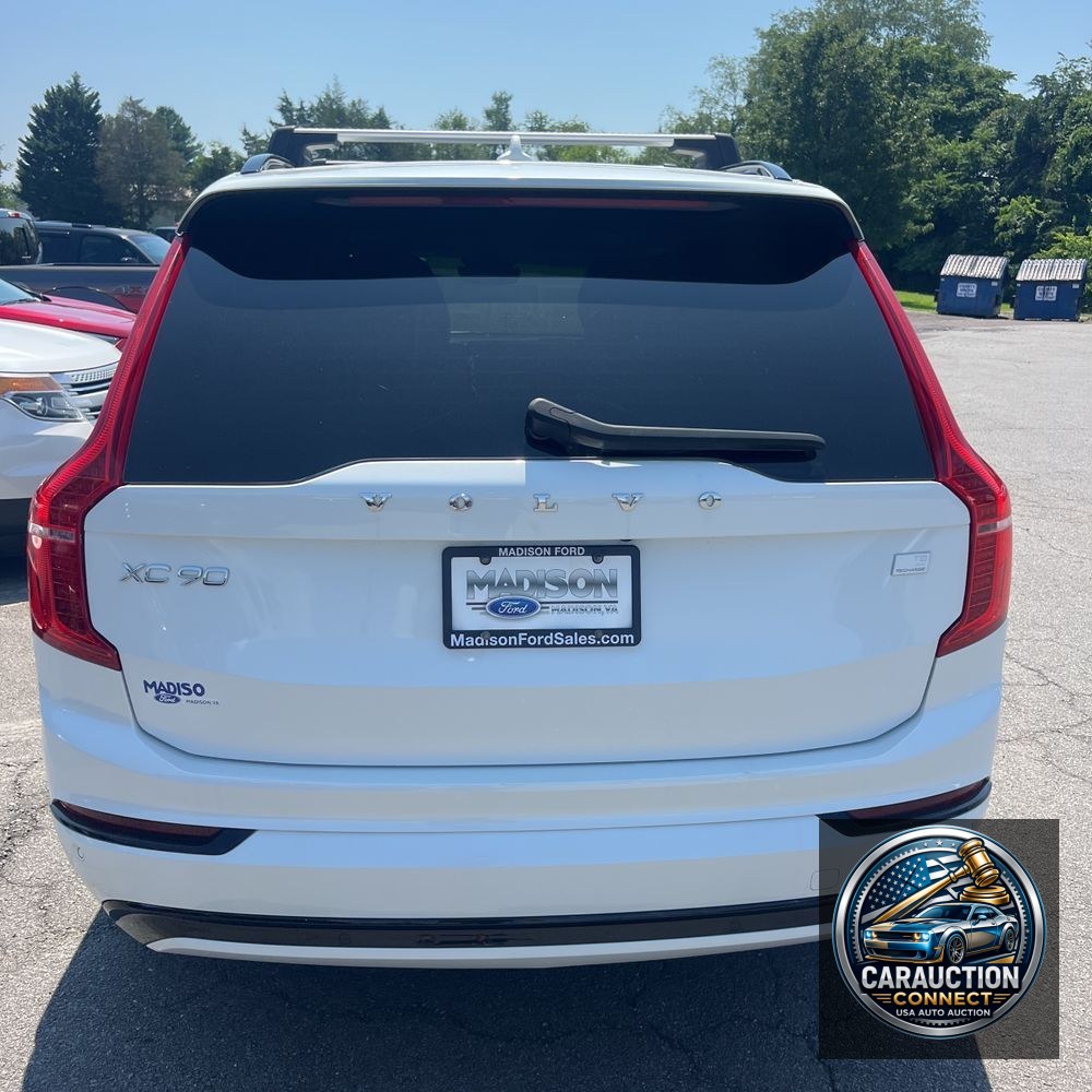 2023 Volvo XC90 T8 - Plus