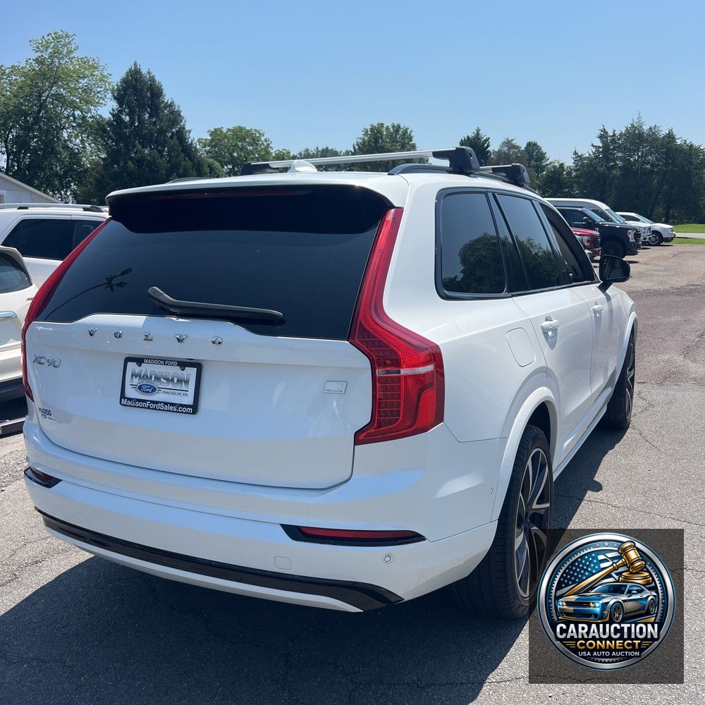 2023 Volvo XC90 T8 - Plus